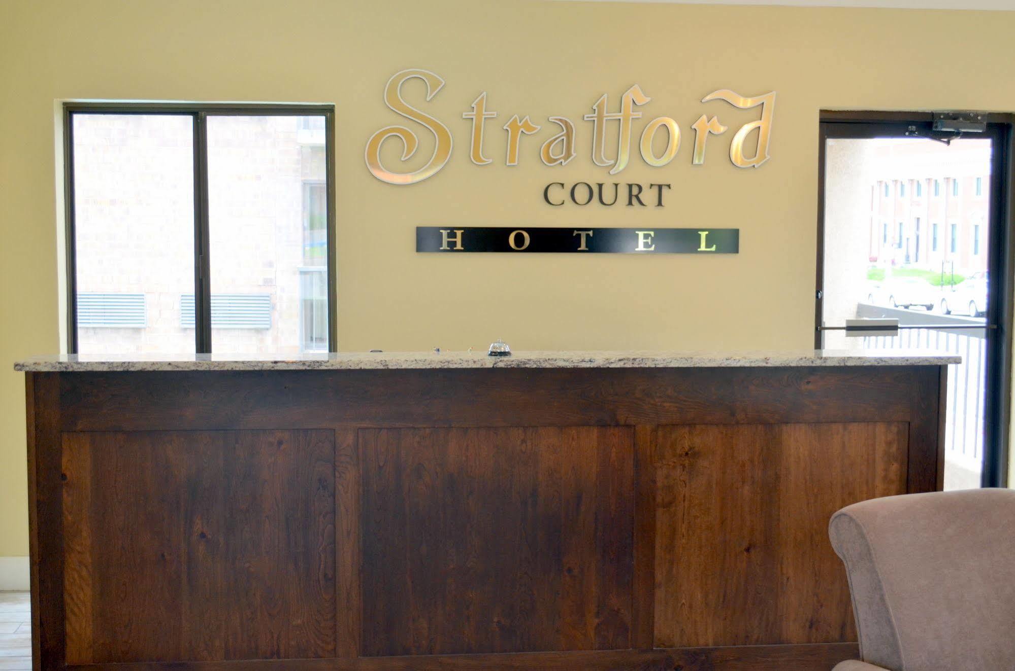 Stratford Court Hotel Сідар-Сіті Екстер'єр фото
